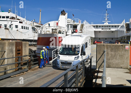 dh Pentland traghetti SPEDIZIONE UK Auto scarico da Catamarano MV Pentalina Motor home scozia motovehome trasporto camper van traghetto Foto Stock