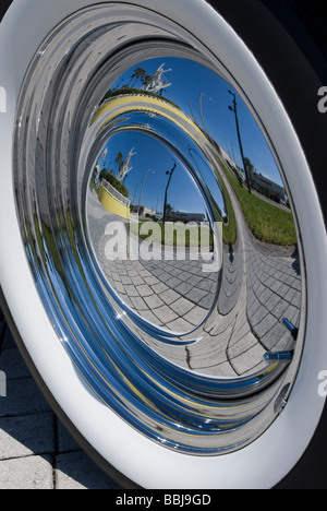 La riflessione in auto la borchia Foto Stock