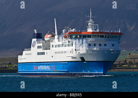 Dh spedizione Northlink ORKNEY passeggero traghetto auto MV Hamnavoe arrivando Stromness trasporti Foto Stock