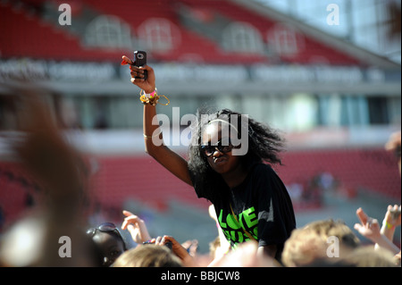 Amo la musica odio il razzismo Festival a Stoke s Britannia Stadium Inghilterra sabato 30 maggio 2009 Folla scatti Foto Stock