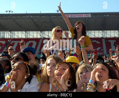 Amo la musica odio il razzismo Festival a Stoke s Britannia Stadium Inghilterra sabato 30 maggio 2009 Folla scatti Foto Stock