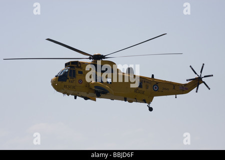 Raf ricerca giallo Salvataggio in elicottero lame volanti southend airshow di Inghilterra uk europa Foto Stock