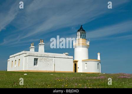 Channory Point Lighthouse, affacciato sul Moray Firth dalla Black Isle su Ross and Cromarty Highlands Scozzesi. Foto Stock