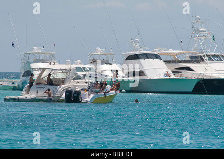 Barche a motore si diressero per il week-end di Culebra Foto Stock