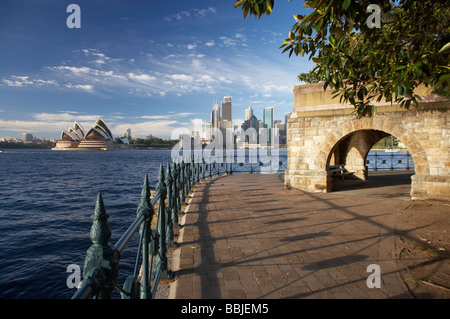 Arco di pietra Milsons Point e Sydney Opera House Sydney New South Wales AUSTRALIA Foto Stock