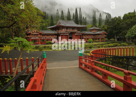 Replica del tempio giapponese Byodo nella Valle dei Templi Oahu Hawaii USA Foto Stock