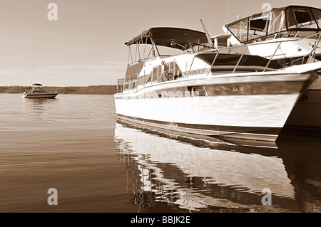 Barche ancorate - seppia. Foto Stock