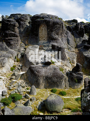 Monumento a Nossa Senhora da Boa Estrela nel Parco Nazionale di riserva Parque Natural da Serra da Estrela Foto Stock