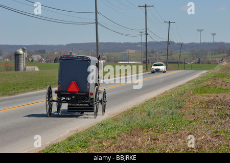 Amish cavallo e carrozza Lancaster County Pennsylvania USA Foto Stock