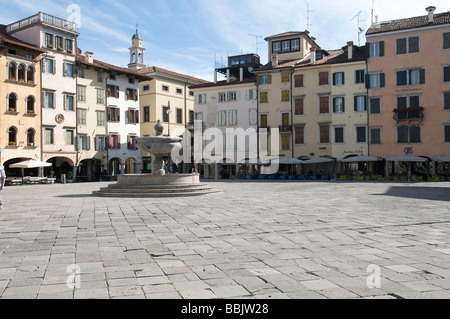 Vista su Piazza Matteotti a Udine Foto Stock