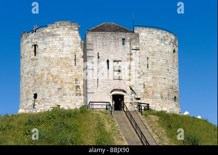 La Torre di Clifford (una parte del vecchio Castello di York), York, North Yorkshire, Inghilterra Foto Stock
