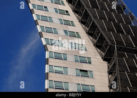 Schild moderno scudo allegato al gasometro B edificio in Simmering Vienna Austria Foto Stock