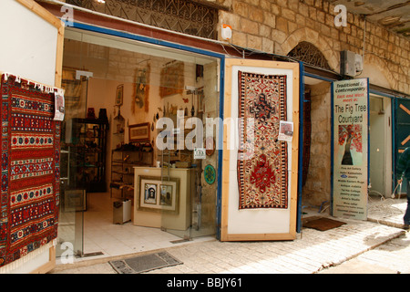 Al di fuori della galleria di piccole dimensioni e il negozio nella Sefad,Israele Foto Stock