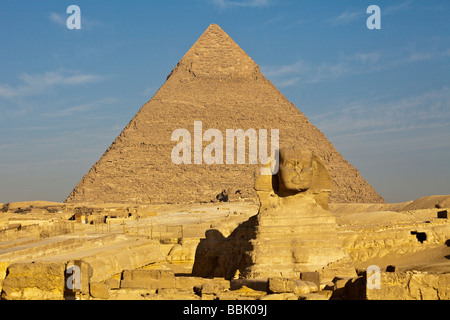 La sfinge e la piramide di Chephren, Giza, il Cairo, Egitto Foto Stock