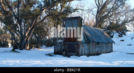 Capanna Wallaces dopo la nevicata di autunno Foto Stock