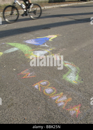 Bambino il disegno di una principessa sulla strada di Roma Foto Stock