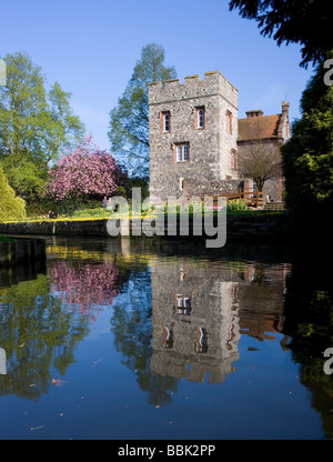 Casa a Torre di Canterbury è utilizzato come il Sindaco di ufficio, visto dal fiume stour, Kent, Regno Unito Foto Stock