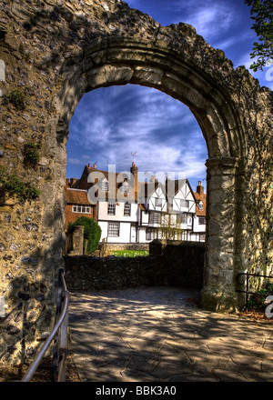 Norman archway in westgate giardini in Canterbury Kent, Regno Unito Foto Stock