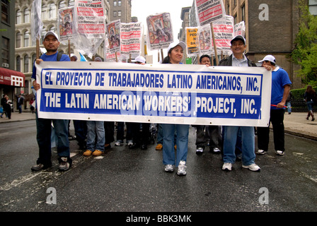 Gli immigrati marzo per Amnesty, pari diritti, legalizzazione, uguaglianza razziale, la libertà di parola, fair labor - New York City Foto Stock