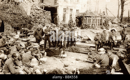 Stazione Di Medicazione Di Campo Durante La Terza Battaglia Di Ypres, 1917. Foto Stock