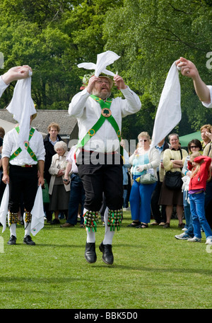 MORRIS ballerini intrattenere a HYDE HEATH VILLAGE FAIR, maggio 2009. BUCKS, Inghilterra. Foto Stock