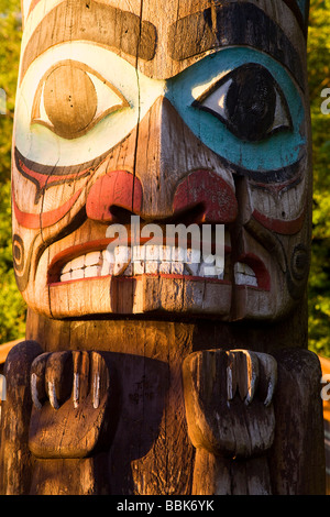 La base del palo sul punto polo 5 Totem Bight State Historical Park Ketchikan Alaska Foto Stock