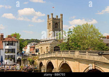 Chiesa e ponte a Henley on Thames Foto Stock