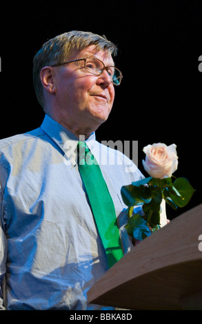 Alan Bennett diarist drammaturgo autore scrittore attore raffigurato all'Guardian Hay Festival 2009 Hay on Wye Wales UK Foto Stock