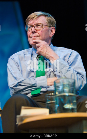 Alan Bennett diarist drammaturgo autore scrittore attore raffigurato all'Guardian Hay Festival 2009 Hay on Wye Wales UK Foto Stock