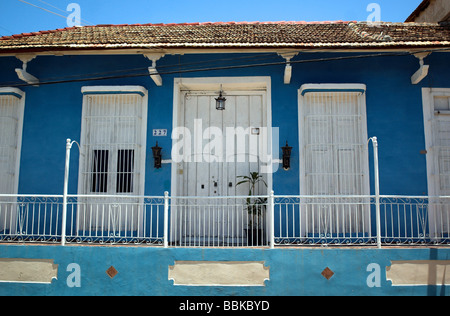 Tipica casa blu in Trinidad, Cuba Foto Stock
