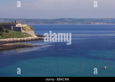 Noil Fort (a sinistra dell'immagine) a Weymouth Dorset, che domina l'approccio a Weymouth Harbour. Foto Stock
