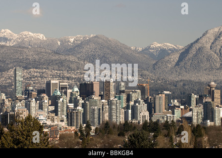 Un elevato angolo di visione di Vancouver Downtown in inverno. Foto Stock