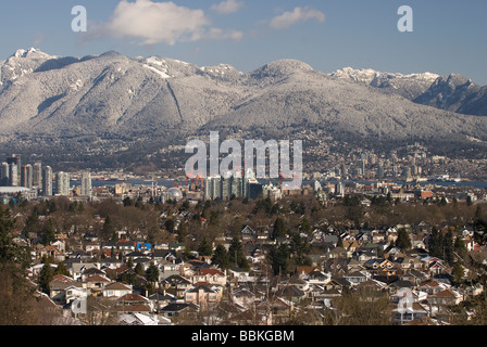 Un elevato angolo di visione di Vancouver Downtown in inverno. Foto Stock