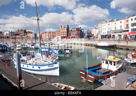 Vista del Royal harbour marina el promenade, Ransgate, Kent Foto Stock