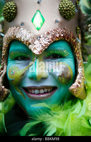 Carnevale a Maastricht Questo festival è diversa e poi in altre parti del Holland come ci sono circa un centinaio di bande suonando live fanfara musica nel centro della città la maggior parte delle celebrazioni che avvengono al di fuori per le strade e le piazze durante i tre giorni di festeggiamenti la gente ballare chat Joke e soprattutto bere un sacco di alcol Foto Stock