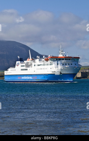 Dh Northlink spedizione traghetti Orkney passeggero traghetto auto MV Hamnavoe arrivando Stromness Foto Stock