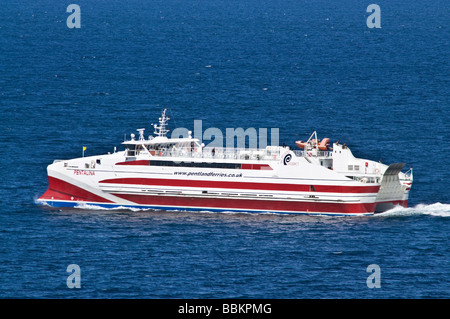 Dh Pentland spedizione traghetti Orkney catamarano MV Pentalina vela Foto Stock