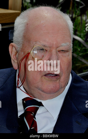 SIR PATRICK MOORE - astronomo britannico e il presentatore TV nel maggio 2008 Foto Stock