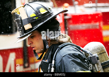 Vigile del fuoco in azione, New York Foto Stock