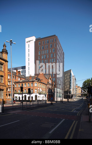 Luogo di Piccadilly con ponte in Manchester REGNO UNITO Foto Stock