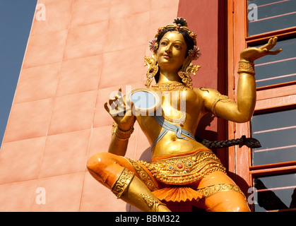 Divinità femminile decorare Namdroling monastero tibetano Bylakuppe Koorg Karbataka India Foto Stock