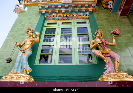 Divinità femminile decorare Namdroling monastero tibetano Bylakuppe Koorg Karbataka India Foto Stock