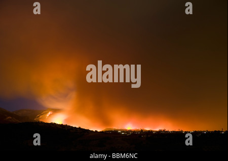 Jesusita fuoco arde nelle colline sopra Santa Barbara, California, giovedì 7 maggio, 2009 Foto Stock