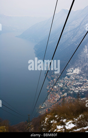 Vista sul lago di Como e da Argegno Pigra dalla stazione della funicolare, Lago di Como, Lombardia, Italia Foto Stock