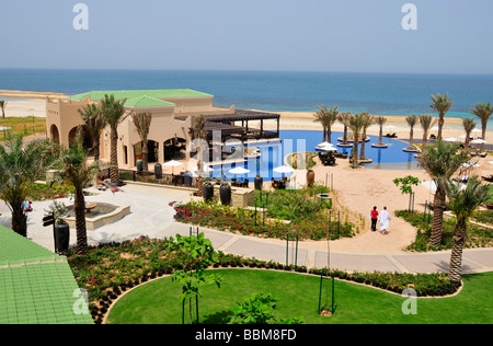 Piscina del Desert Islands Resort e Spa, Sir Bani Yas Island, Abu Dhabi, Emirati Arabi Uniti, Arabia, vicino Oriente, o Foto Stock