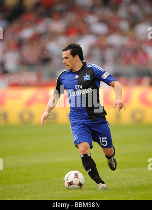 International Piotr Trochowski, calciatore tedesco giocando per HSV, Hamburger SV, sulla sfera Foto Stock