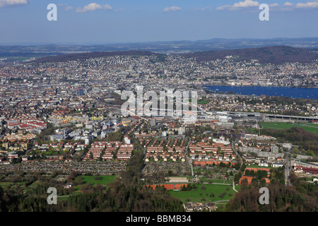 Guardando da ovest a est da Uetilberg 'top di Zurigo', il punto di vista di Zurigo, la città di Zurigo, Zurigo, Svizzera Foto Stock