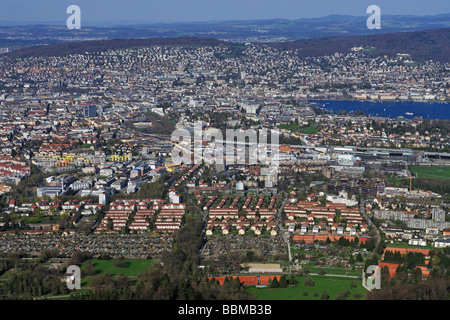 Vista dall'Uetliberg 'top di Zurigo', il punto di vista di Zurigo, per le case di Zurigo, Svizzera Foto Stock