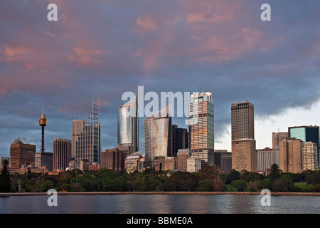 Australia Nuovo Galles del Sud. Sydney skyline della città allo spuntar del giorno. Foto Stock