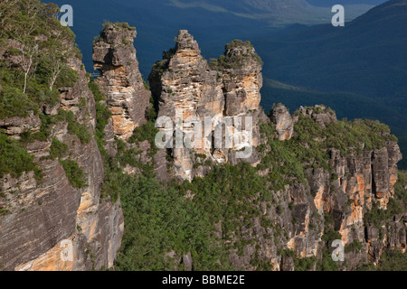 Australia Nuovo Galles del Sud. La famosa formazione rocciosa Tre Sorelle nelle montagne blu nei pressi di Katoomba. Foto Stock